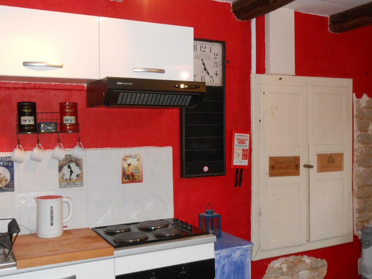 Chat Noir Gite Et Chambre D'Hotes Genouille  Екстериор снимка