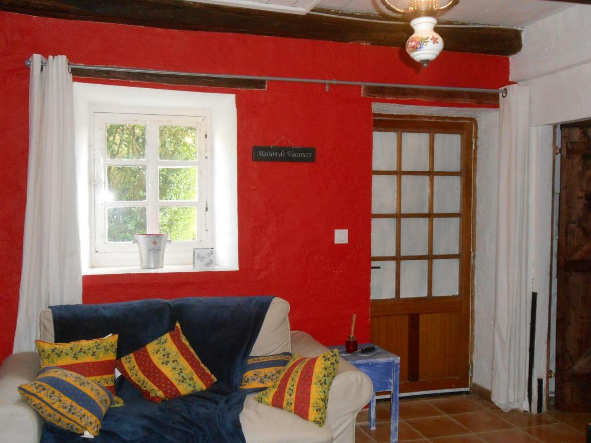 Chat Noir Gite Et Chambre D'Hotes Genouille  Екстериор снимка