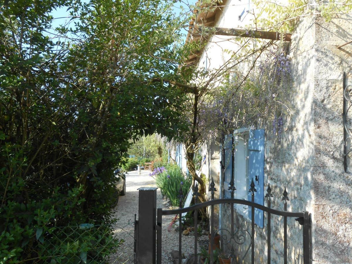 Chat Noir Gite Et Chambre D'Hotes Genouille  Екстериор снимка