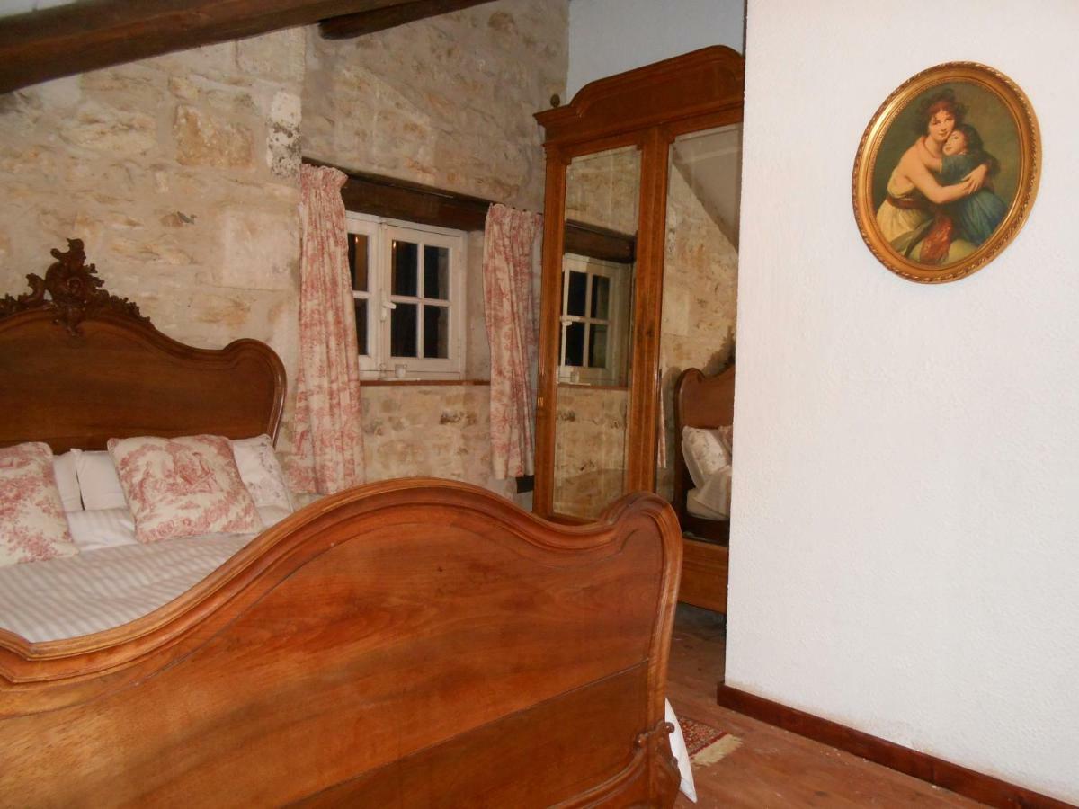 Chat Noir Gite Et Chambre D'Hotes Bed & Breakfast Genouille  Екстериор снимка